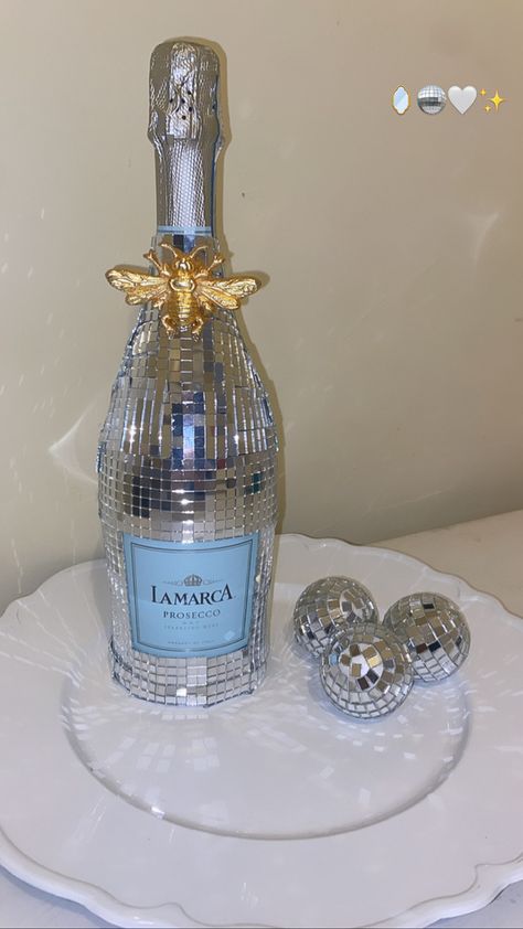 Champagne Bottle Centerpiece, Bottle Centerpiece Ideas, Disco Champagne, Champagne Decor, Mystery Dinner Party, 21st Bday Ideas, Bottle Centerpieces, Mystery Dinner, Gifting Ideas