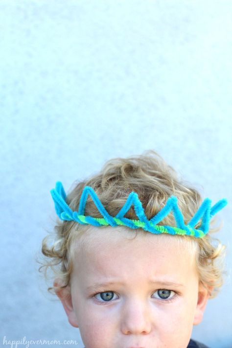 Pipe Cleaner Crowns for Kids Pipe Cleaner Art, Skip To My Lou, Crown For Kids, Girl Scout Swap, Pipe Cleaner Crafts, Mom Art, Fun Craft, Crafts For Girls, Childrens Crafts