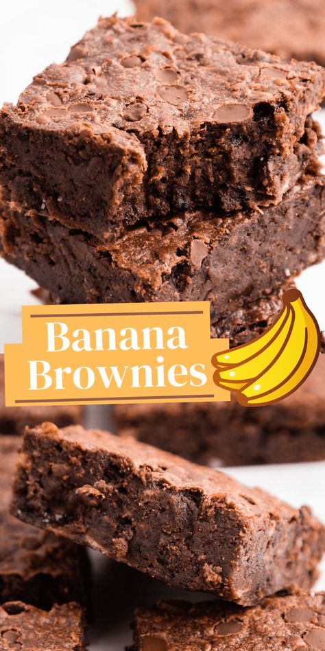 These banana brownies are so fudgy, with that amazing combination of chocolate chips and banana. Using mashed bananas is the perfect way to use up ripe bananas and make perfectly moist brownies. Brownie Types, 2023 Desserts, Chocolate Banana Brownies, Moist Chocolate Brownies, Banana Desserts, Banana Bread Brownies, Ripe Banana Recipe, Big Banana, Recipes Using Bananas