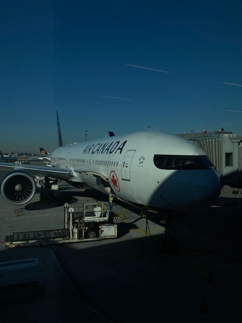 Air Canada Aesthetic, Air Canada Plane, Canada Airport, Montreal Airport, Plane Food, Travel Plane, Student Pilot, International Flight, Flight Travel