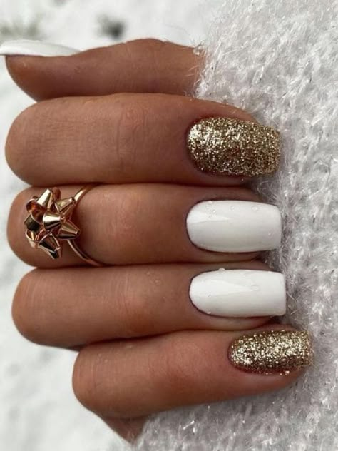 New Years Nails Dip Powder, New Years Eve Nails Ideas Classy, Pretty Winter Nails Classy, 23 Nails, New Year's Eve Nails, Gold Accent Nail, Gold Gel Nails, White Nails With Gold, Glitter Gradient Nails