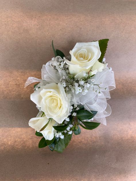 White Rose Corsage Wedding, Corsage For White Dress, Fake Flower Corsage, Simple Corsage Prom, Cute Corsages, White Corsage Prom, Corsage Hoco, White Corsage And Boutonniere, White Prom Corsage