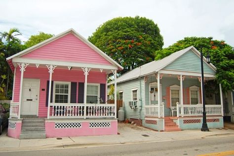 Beach Cottages Exterior, Conch House, Key West House, Key West Beaches, Florida Cottage, Key West Style, Tiny Cottage, House Beach, Beach Shack