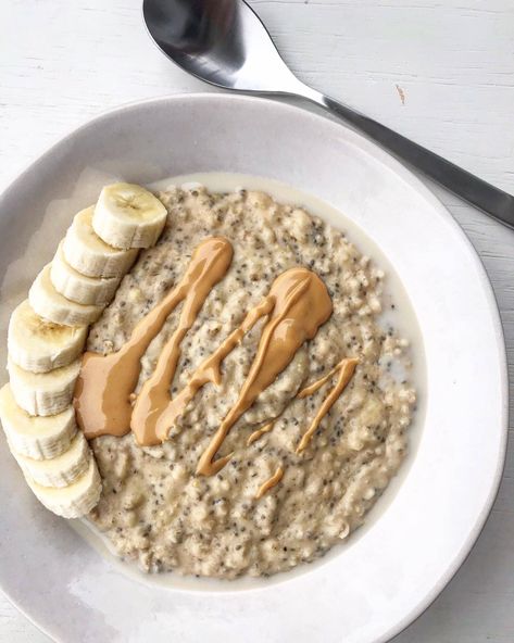 Creamy Banana Porridge Sweet Oatmeal, Banana Porridge, Chia Seed Coconut Milk, Healthy Breakfast Choices, Breakfast Porridge, Porridge Recipes, Banana Breakfast, Quick Healthy Breakfast, Banana Oats