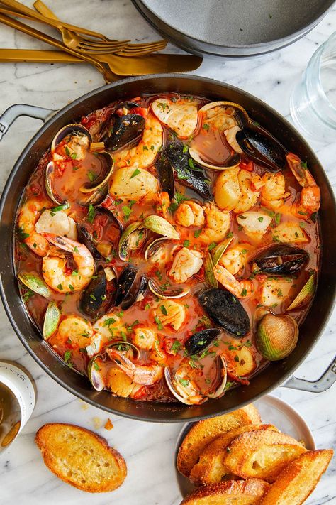 Cioppino Recipe Easy, Easy Cioppino, Cioppino Recipe, Seafood Stew Recipes, Seafood Stew, Fall Dishes, Turkey Chili, Seafood Dinner, Food Illustration