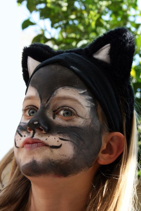 Black cat face paint Cat Makeup For Kids, Black Cat Face Paint, Kids Witch Makeup, Face Paint For Kids, Animal Costumes Diy, Witch Face Paint, Cat Face Paint, Cat Face Makeup, Face Painting Images