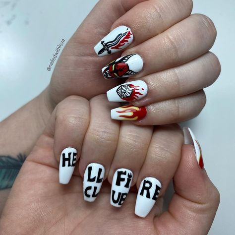 the real monster nails 🔥 - via @nailedwithlove 🖤 ↓↓ : ★ TOOFAST.COM ★⁠ : : ★ #nails #nailart #nailsinspo #baddienails #strangerthingseddie #kawaiinails #cutenails #strangerthings #hellfireclub #nailporn #90saesthetic #90snails #gothaf #altfashion #gothclothing Stranger Thing Nail Art, Stranger Things Nail Art Designs, Stranger Things Gel Nails, Stranger Things Nail Art Easy, Nail Stranger Things, Stranger Things Nails Acrylic, Stranger Things Nails Easy, Stranger Things Acrylic Nails, Hellfire Club Nails