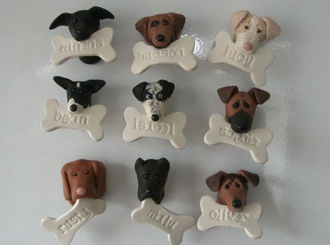 Dog Magnets Diy, Fimo Animals, Clay Dogs, Ideas Ceramica, Dog Marketing, Pottery Lessons, Clay Moulding, Dog Magnets, Clay Magnets