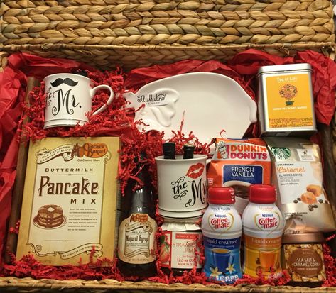 Breakfast in bed gift basket, I made for a Bridal Shower gift! Best Christmas Gift Baskets, Breakfast Gift Basket, Breakfast Basket, Couple Gifts Basket, Breakfast Gift, Raffle Basket, Auction Baskets, Raffle Baskets, Themed Gift Baskets