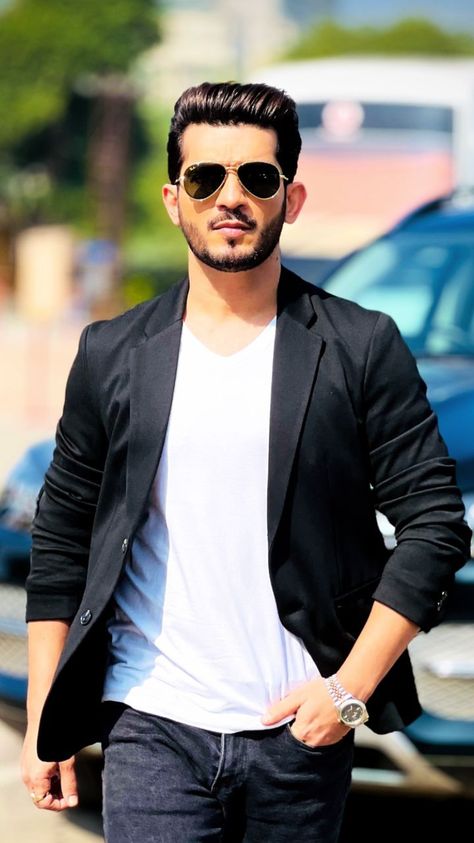 Arjun Bijlani, Friends Poses, Actors