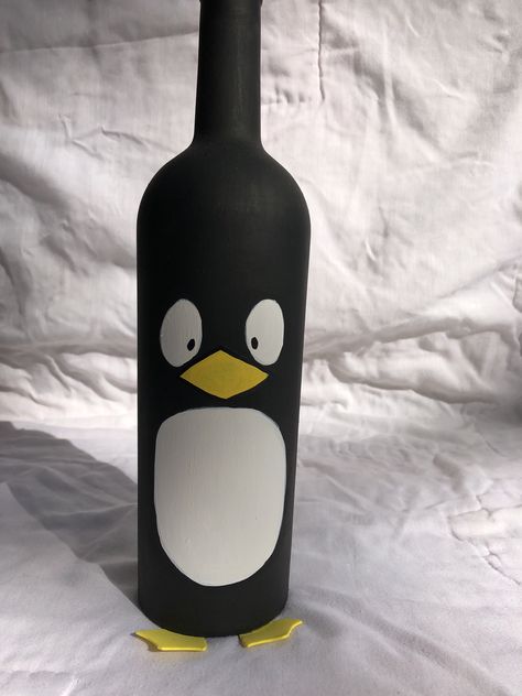 Easy Bottle Painting Ideas For Beginners, Alcohol Bottle Painting, Glass Painting On Bottles, Paint On Bottles, Painting On Bottles, Bottle Design Ideas, Paint Wine Bottles, Bottle Painting Designs, Bottle Painting Ideas