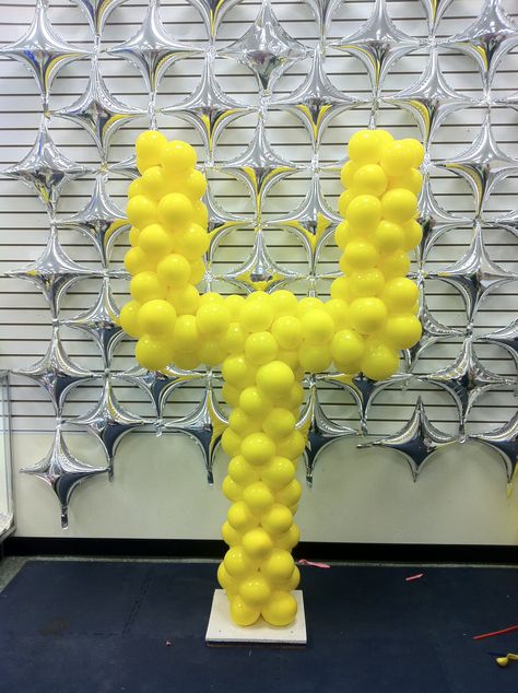 Balloon Field Goal Post Balloon Field Goal, Field Goal Balloon Arch, Balloon Goal Post Diy, Diy Field Goal Post, Field Goal Post, Football Banquet, Football Baby Shower, Football Theme Party, Happy 6th Birthday