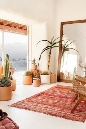 Whether you're settled in an airstream or you dream of living closer to the mountains, desert decor can help bring the outdoors in. Here, we're looking at some ways to bring desert decor into your home. #hunkerhome #desertinspired #desertdecor #desertstyleideas #desertdecorideas Desert Living Room, Zimmer Diy, Lots Of Plants, Bohemian Chic Decor, Desert Chic, Desert Decor, Modern Desert, Desert Living, Surf Shack