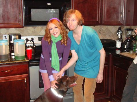 Daphne and Shaggy cosplay from back in 2010 Daphne And Shaggy Costume, Daphne And Shaggy, Shaggy And Daphne Costume, Shaggy Costume, Shaggy Scooby Doo, Daphne Costume, Daphne Blake, California Outfits, Amazing Cosplay