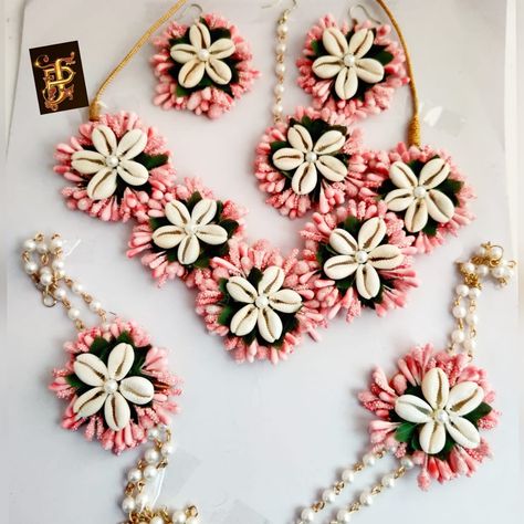 Floral Jewelry For Haldi, Kodi Jewellery, Holud Jewellery, Mehendi Flower, Haldi Rasam, Sea Shell Flower, Haldi Jewellery, Navratri Jewellery, Flower Jewellery For Haldi