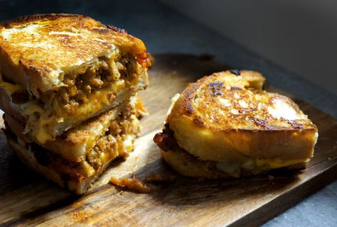 kimchi-meatloaf eat w/out bread and cheese Kimchi Sandwich Recipes, Kimchi Meatloaf, Kimchi Focaccia, Kimchi Sandwich Grilled Cheeses, Kimchi Mushroom, Kimchi Grilled Cheese, Sandwich Inspiration, Sandwich Melts, Mozzarella Sandwich