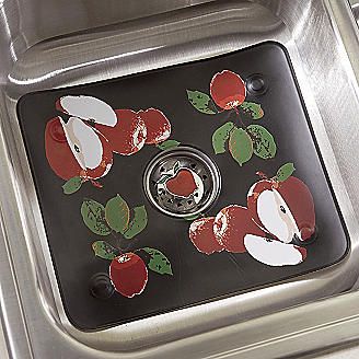 Sink mat and drain plug. Apple Glasses, Country Kitchen Decorating, Apple Items, Apple Kitchen Decor, Apple Kitchen, Apple Decor, Red Kitchen Decor, Kitchen Theme, Apple Decorations