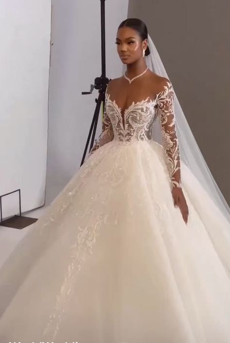 Extravagant Wedding Dresses, Extravagant Wedding, Fairy Tale Wedding Dress, Stylish Wedding Dresses, Wedding Dress Guide, Pretty Wedding Dresses, Fancy Wedding Dresses, Cute Wedding Dress, Fancy Wedding