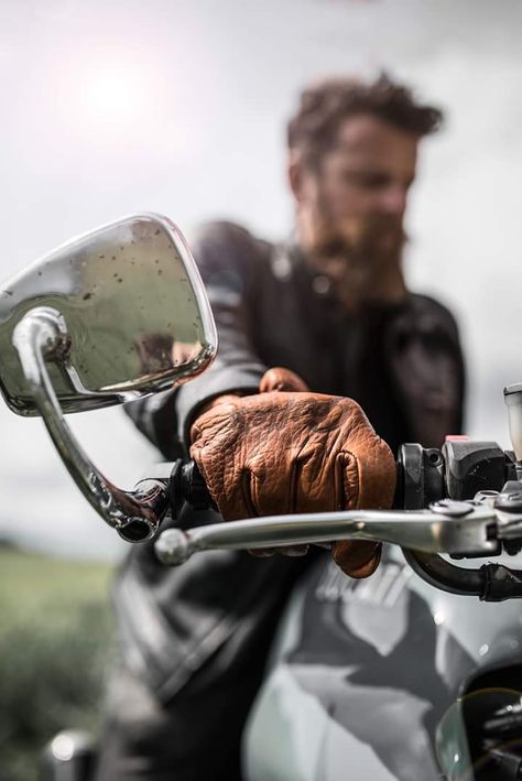 Motorcycle Portrait, Motorcycle Photo Shoot, Biker Photos, Cafe Racer Moto, Biker Photography, Brown Leather Gloves, Biker Photoshoot, Leather Motorcycle Gloves, Moto Cafe