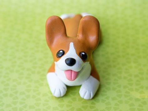 Clay Dog Tutorial, Clay Dog Easy, Corgi Clay, Polymer Clay Corgi, Puppy Clay Art, Corgi Clay Sculpture, Polymer Clay Dog Sculpture, Polymer Clay Projects Diy, Big Ears