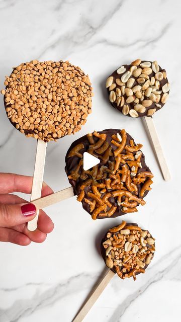 Stephanie Niemis on Instagram: "These Healthier Caramel Apple Pops have the best apple to topping ratio and are the perfect dessert for when you’re craving a caramel apple but know you can’t finish a whole one!

⭐️ Follow for more simple, fun, healthier recipes ⭐️

To make these healthier caramel apple pops, I slice the apple, added a popsicle stick, dipped in my homemade date caramel, then dipped in dark chocolate, added toppings, placed in the fridge to harden, and enjoyed!

🍎 Healthier Caramel Apple Pops 🍎
(makes 4-6 pops)
Ingredients:
- 1 cup pitted medjool dates, soaked in hot water for 10 minutes
- 1/2 tsp vanilla
- 1/2 cup nut milk
- 1 cup dark chocolate, melted
- toppings: natural sprinkles, chopped nuts, pretzel pieces, dried fruit, coconut flakes, etc
Directions:
1. Blend toget Healthy Caramel Apple, Apple Pops, Sunday Baking, Caramel Apple Pops, Natural Sprinkles, Date Caramel, Apple Pop, Fall Snacks, Healthier Recipes