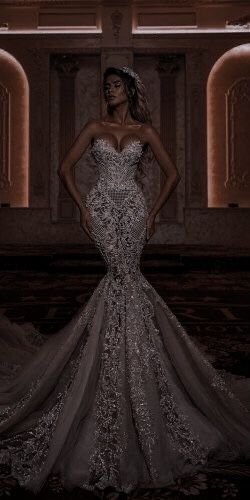 Mafia Wedding Dress, Mafia Wedding, Dangerous Romance, Brides Dresses, Queen Style, Wedding Dress Jewelry, Dream Wedding Decorations, Extravagant Wedding, Sparkle Wedding Dress