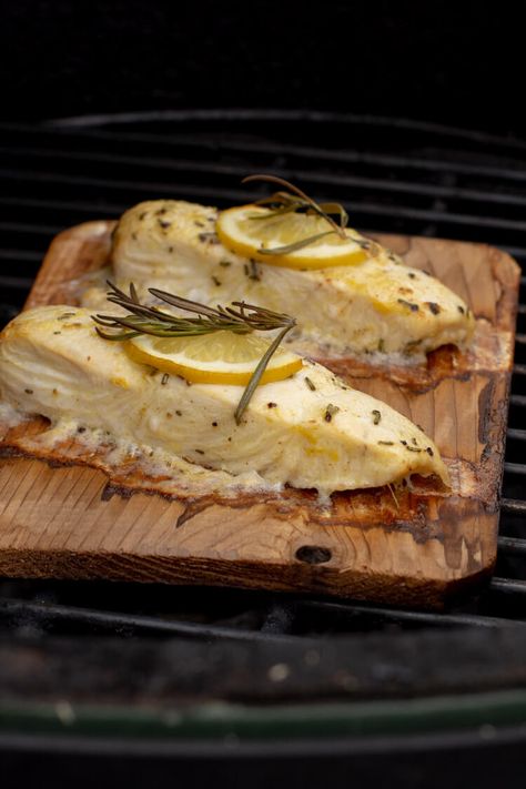 Lemon Rosemary Halibut on a Cedar Plank - Kitchen Laughter Cedar Plank Halibut, Haddock Recipes Grilled, Cedar Plank Recipes, Grilled Haddock, Grilled Halibut Recipes, Halibut Recipe, Lemon Fish, Grilled Cod, Haddock Recipes