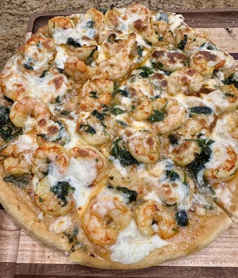 Shrimp Scampi Pizza - Easy DIY Recipes White Shrimp Pizza, Shrimp Scampi Pizza, Baked Clams Oreganata, Scampi Pizza, Shrimp Pizza, Flatbread Dough, Sausage Ragu, Pizza Easy, Gluten Free Flatbread