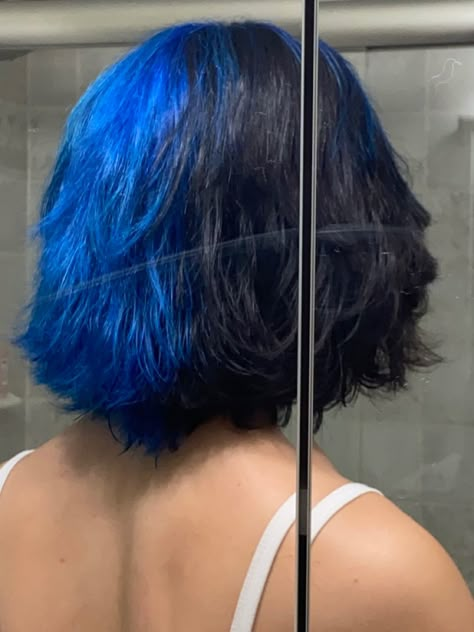 Black And Blue Hairstyles, Black Blue Dyed Hair, Blue And Black Short Hair, Dyed Hair Black And Blue, Blue And Black Hair Short, Half Black Half Blue Hair, Half Blue Half Black Hair, Blue And Black Hair Ideas, Split Dyed Hair Blue