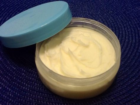 DIY ~ Homemade Deodorant/Antiperspirant.  Here you go, Mom! Antiperspirant Diy, Diy Deodorant Spray, Coconut Deodorant, Coconut Oil Baking, Kids Deodorant, Diy Lotions, Baking With Coconut Oil, Baking Soda Face, Deodorant Recipes