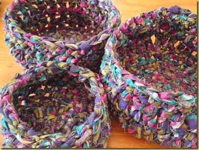 Fabric Crochet Basket, Rag Crochet Projects, Rag Basket, Crochet Bowls, Rag Crochet, Baskets Crochet, Crocheted Baskets, Arts And Crafts Home Decor, Arts And Crafts Home