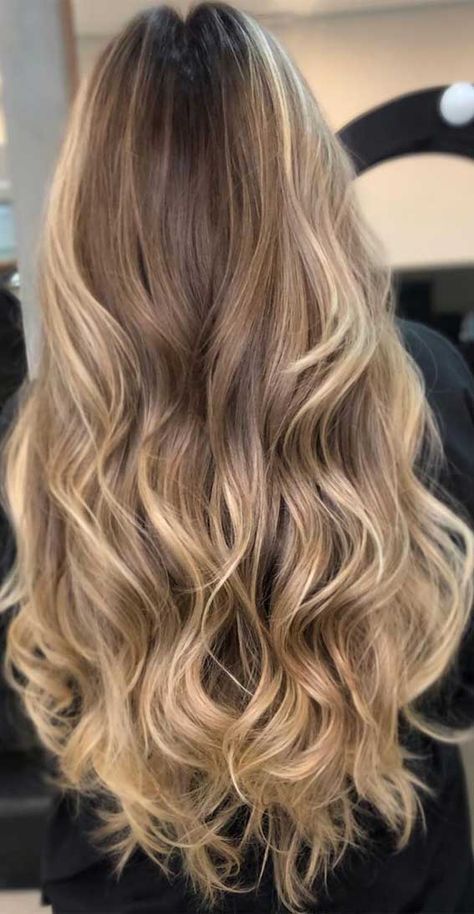 Long Wavy Haircut, Hair Colors Balayage, Pearl Highlights, Beachy Wavy Hair, Wavy Haircut, Blonde Hair With Roots, Pearl Blonde, Summer Blonde Hair, Blond Balayage