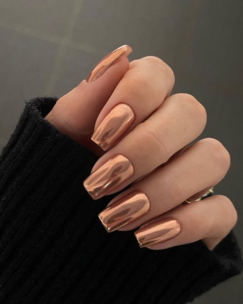 🍁🍂 Winter Nails 2023, Ombre Chrome Nails, Nails 2023 Trends, Red Chrome Nails, Gold Chrome Nails, Brown Nails Design, Fall Manicure, Elegant Nail Designs, Summer Toe Nails