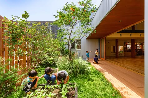 This is a facility which has two functions. One is a training center of Montessori education for 0-3 babies and the other is a playing hall for children of the nursery next to this facility. More than half of area in Akiruno is forest. So, this facility was designed with the concept ‘Forest House in Akiruno’, for both children and adults to cultivate their rich sensitivity and independence through feeling nature. Nursery Architecture, Nature Kindergarten, Forest Kindergarten, Kindergarten Interior, Visuell Identitet, Nature Education, Kindergarten Design, Nature School, School Images