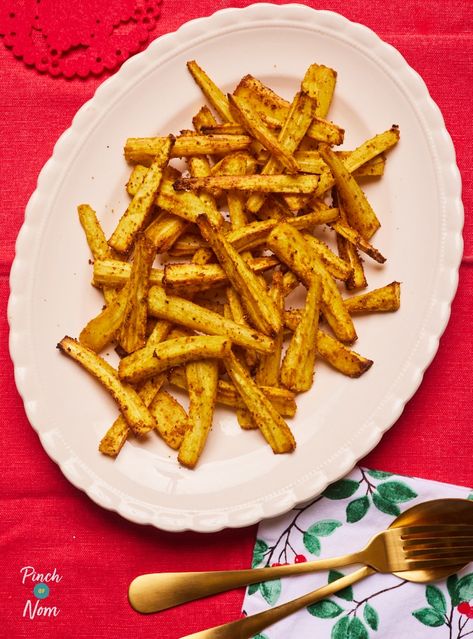 These Spiced Parsnip Fries aren’t just a doddle to make – they’re coated in a slimming-friendly glaze that tastes like Christmas. Oven Temperature Conversion, Parsnip Fries, Pinch Of Nom, Low Calorie Cooking, Burger Night, Dairy Free Diet, Fries Recipe, Roast Dinner, New Cookbooks