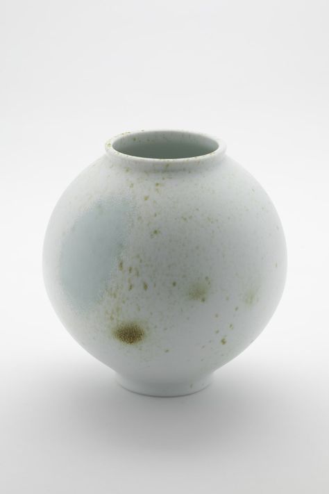 #jaejunlee Moon Jar In Matt Glaze Moon Jars Ceramics, Jars Ceramics, Moon Jar, Glaze, Moon, Ceramics