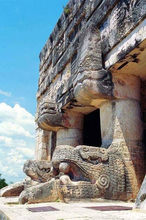 A temple entrance at Chichen Itza, Yucatan, Mexico Antediluvian World, Mesoamerican Architecture, Aztec Architecture, Mayan Architecture, Mayan Civilization, Ancient Mexico, Maya Civilization, Aztec Culture, Mayan Art