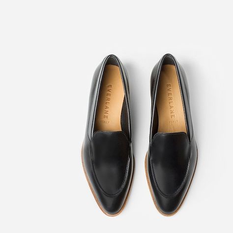 Everlane Loafer 2 Look Working Girl, How To Have Style, Daily Shoes, Street Style Shoes, Minimal Chic, Black Leather Shoes, Mode Inspo, Vans Authentic, Shoe Obsession