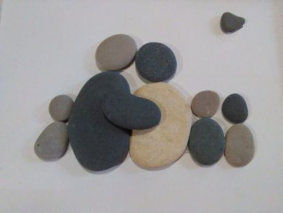 Diy Pebble Art Tutorials, How To Make Pebble Art, How To Make Pebble Art Pictures, Rock Pictures Diy Pebble Art, Pebble Art Ideas Inspiration, Pebble Art Ideas Diy, Diy Pebble Art, Beach Stone Art, Pebble Ideas