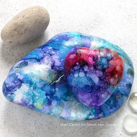 DIY: Alcohol Inked Rocks - Simon Says Stamp Blog Diy Alcohol, Simon Says Stamp Blog, Alcohol Ink Crafts, Diy Posts, Butterfly Pictures, Alcohol Ink Painting, Distressed Painting, Alcohol Ink Art, Rock Painting Art