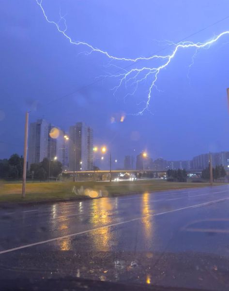 Thunder And Rain Aesthetic, Pjo Shifting, Thunder Aesthetic, Lighting Storms, Rain And Thunder, Rainy Day, Moscow, Quick Saves