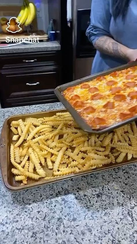 4K views · 44 reactions | Lori Vann on Reels | Lori Vann · Original audio Crinkle Fries, Pizza Buffet, Pizza Fries, Pizza Making, Soul Food Dinner, Pizza Recipes Homemade, Food Recepie, Pizza Party, Food Videos Cooking