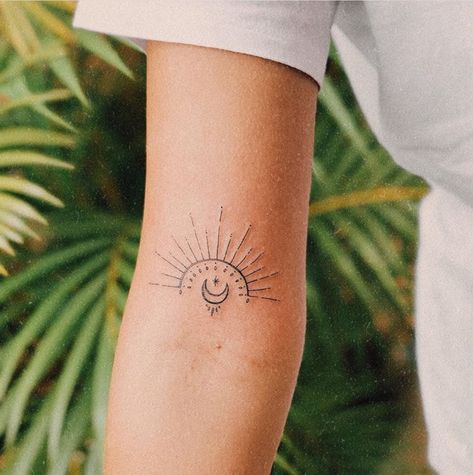 30+ Amazing Sun Tattoo Designs To Brighten Your Mood - The XO Factor Tat Placement, Magic Tattoos, Small Daisy Tattoo, Thigh Band Tattoo, Brown Tattoo Ink, Cute Simple Tattoos, Sun Tattoo Designs, Traditional Style Tattoo, Moon Tattoos