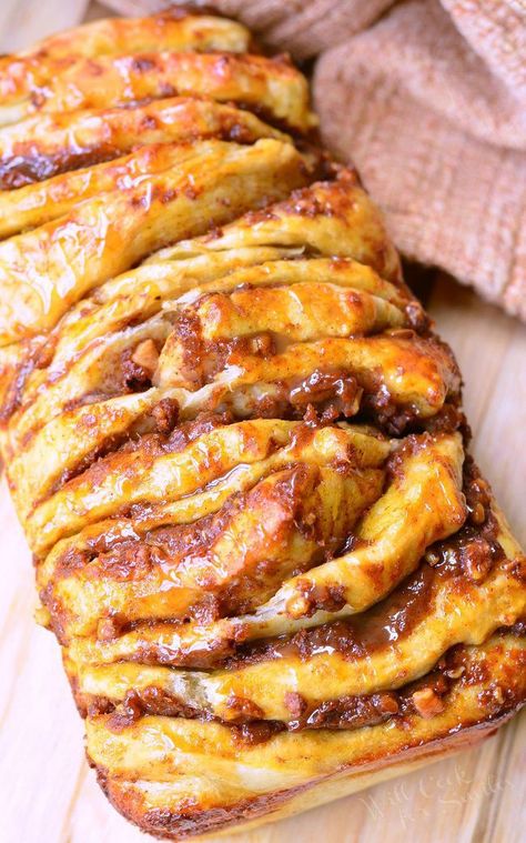 Easy Pumpkin Caramel Pull Apart Bread | willcookforsmiles.com #pumpkin #caramel #bread Caramel Pull Apart Bread, Pumpkin Pull Apart Bread, Low Carb Veggie, Will Cook For Smiles, Pumpkin Treat, Pumpkin Caramel, Pull Apart Bread, Hash Browns, Köstliche Desserts