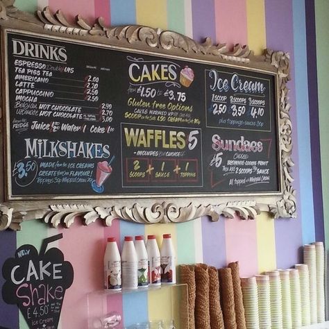 Ice Cream Boutique, Ice Cream Pop Up Shop, Ice Cream Parlor Decorations, Ice Cream Shop Counter Design, 50s Ice Cream Shop, Ice Cream Bar Design, Bakery And Ice Cream Shop, Bakery Dining Area, Ice Cream Shop Decorations