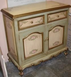 French Country Buffet with pink roses Pine Cabinet, Dining Sideboard, Painting Wooden Furniture, Spanish Mediterranean, White Furniture Living Room, Decorative Cabinet, Period Furniture, Cabinet Makeover, Buffet Cabinet