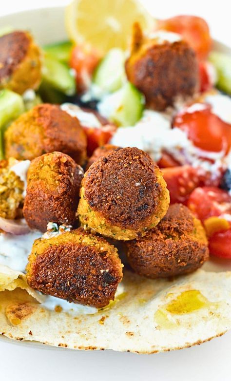 VEGAN TEMPEH MEATBALLS, Easy ,1 BOWL, Gluten free Greek Meatballs Gyros recipe #tempeh #veganrecipes #veganglutenfree #veganmeatballs #veggiemeatballs #vegetarianmmeatballs #greekmeatballs #greekgyros #veganlunch #vegandinner #veganlowcarb #veganketo #easyvegan #easy #healthy #meatballs #vegetarianrecipes Tempeh Meatballs, Vegan Greek Salad, Vegan Gyros, Gyros Recipe, Healthy Meatballs, Vegan Tempeh, Veggie Meatballs, Greek Gyros, Gyro Recipe