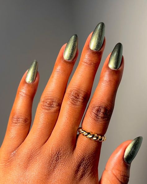 Green Fall Nail Designs, Green Christmas Nail Ideas, Green Christmas Nail, Monochromatic Nails, Green Christmas Nails, Whiskey Neat, Emerald Nails, Nail Beds, Nail Looks