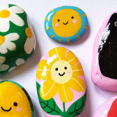 Painted Rock Garden Ideas Front Yard, Coloring Rocks, Painted River Rocks, Painted Rocks Diy, Rock Painting Patterns, Rock Design, Middle School Art, Rock Painting Designs, Pen Art