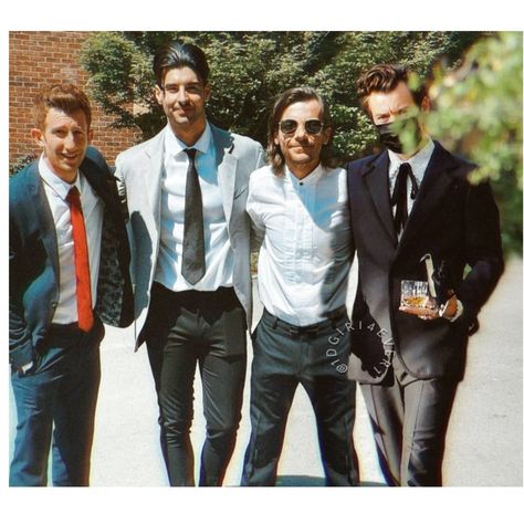 Louis Tomlinson Manip, Harry Styles Louis Tomlinson, School Friend, Louis And Harry, Larry Stylinson, Women Trends, Friend Wedding, Louis Tomlinson, Harry Styles